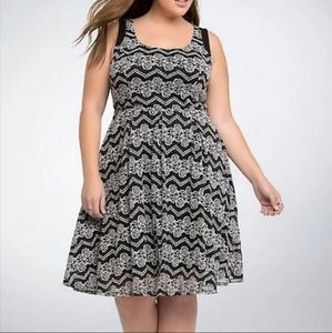 Torrid stretchy lace dress